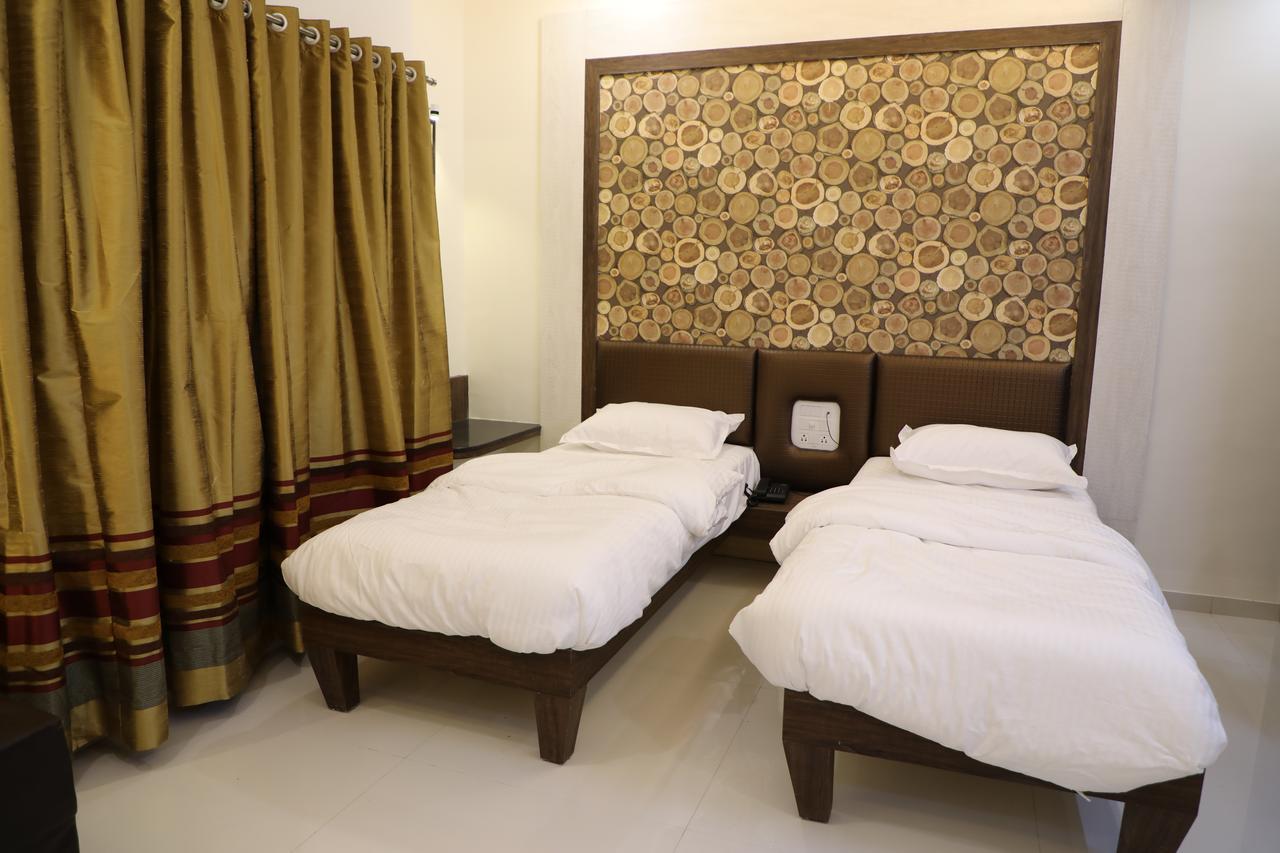 Hotel Pushpak Park Osmanabad Eksteriør bilde