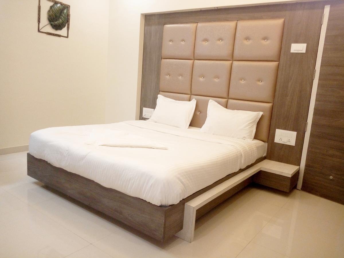 Hotel Pushpak Park Osmanabad Eksteriør bilde